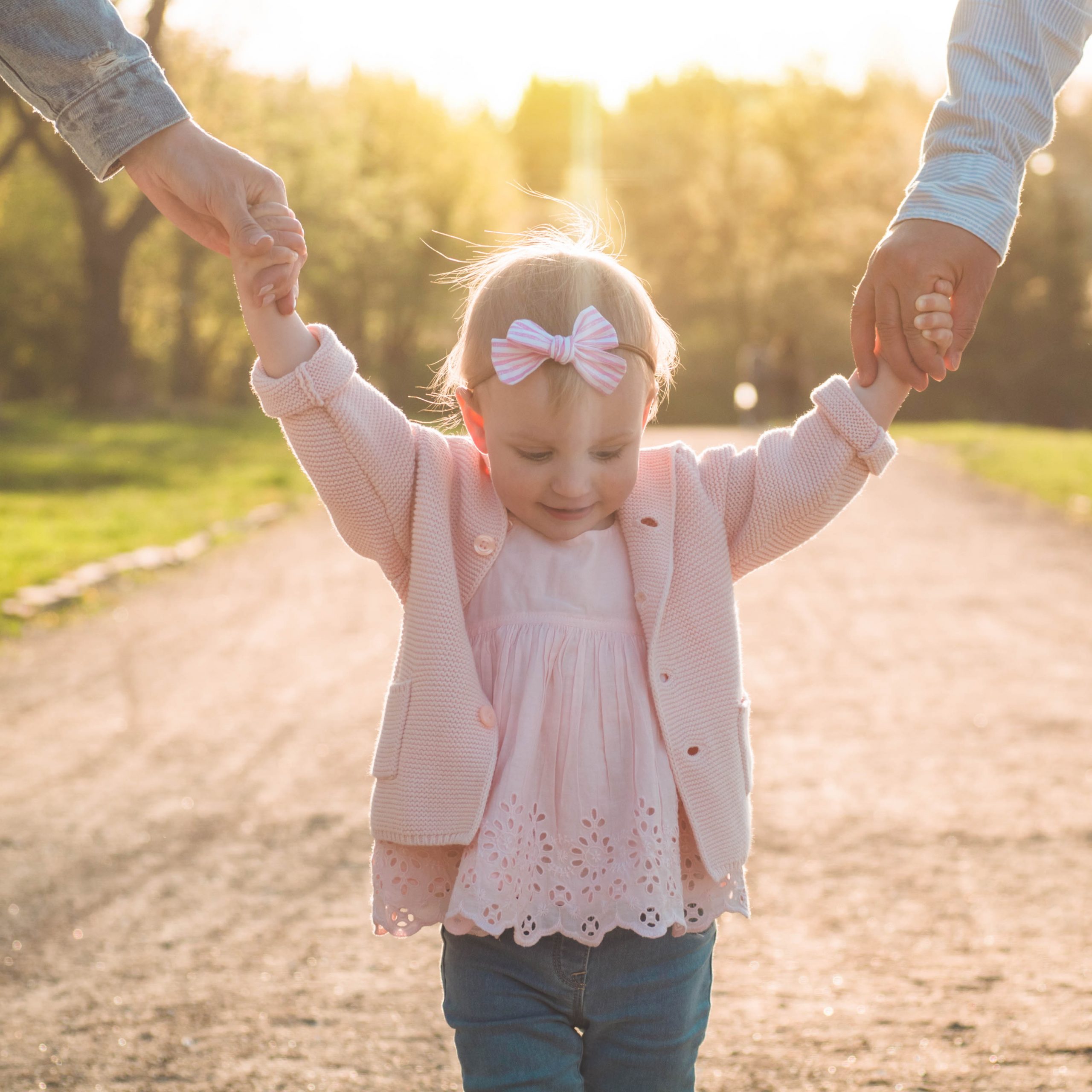 baby_holding_hands